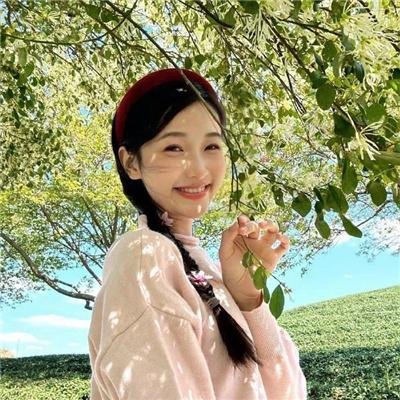 红衣小女孩